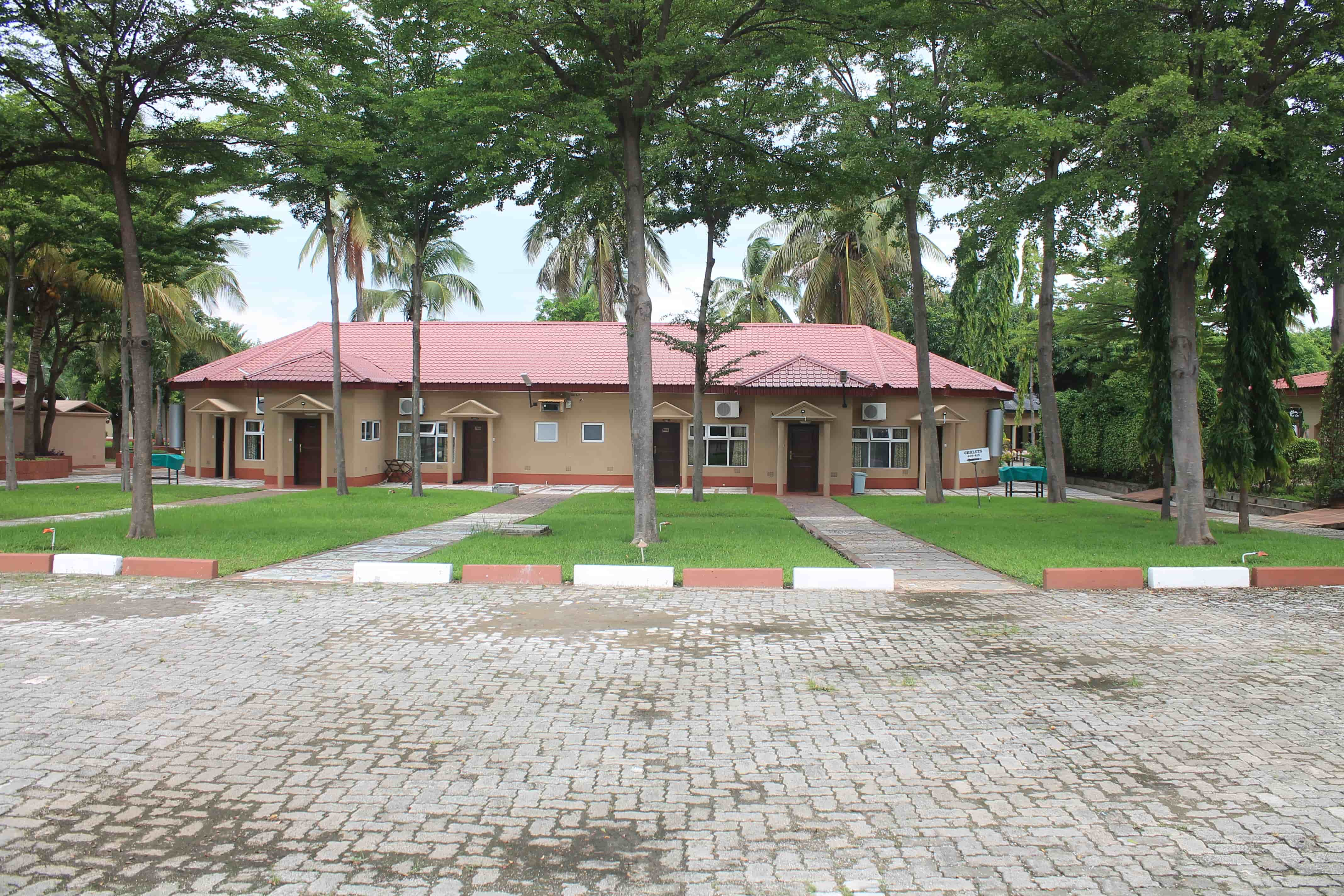 outside view of chalets with parking space